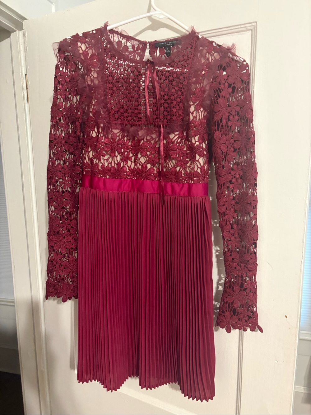 NWT Romeo & Juliet Couture Burgundy Lace Long Sleeve Pleated Dress